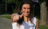 Girl is giving Thumbs up for inidvidual spanish courses